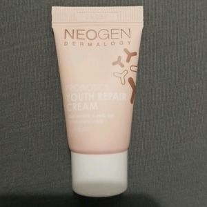 🍀 4 for $20. Neogen youth repair cream